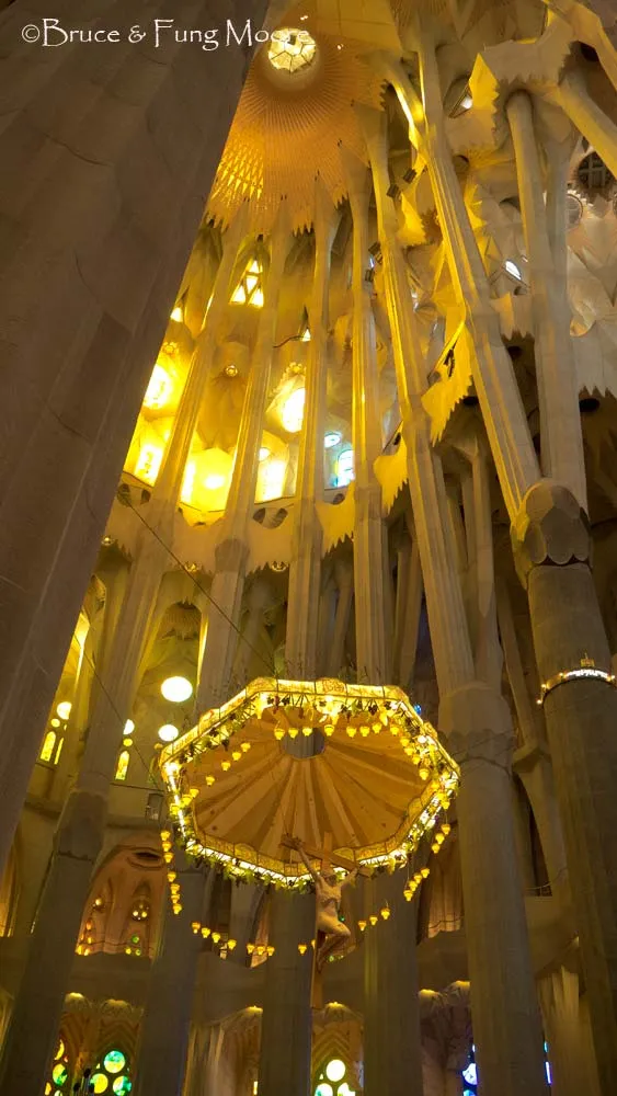 The Christ Statue above the altar The altar statue in La Sagrada Familia