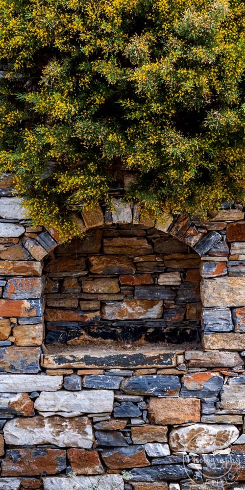 Naxian marble roadside wall